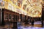 Španělsko - okolí Madridu - El Estorial, knihovna se 40.000b svazky, stropní fresky ze 16.století od Tibaldiho (Wiki-Xauxa)