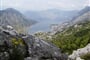 Černá Hora - Boka Kotorská, hory nad zálivem který má spíše charakter severského fjordu