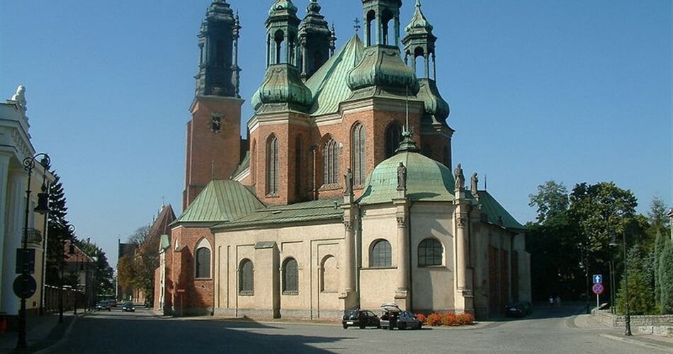 Polsko - Poznaň - bazilika sv.Petra a Pavla, původně románská, několikrát vyhořela a přestavěna, naposledy 1772 neoklasicky