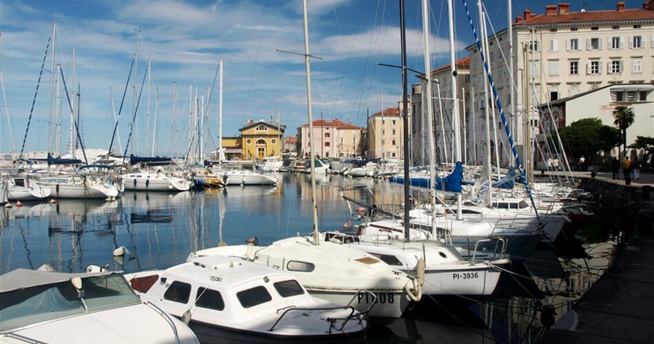 Slovinsko - Piran - přístav, moře, jachty a romantická dovolená