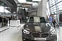 Německo - Mnichov - BMW Welt nabízí i pohled na poslední modely firmy