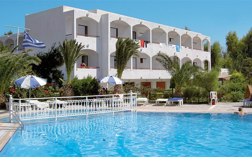 Hotel Ionikos: fotografie vybavení exteriérů a interiérů ubytování.