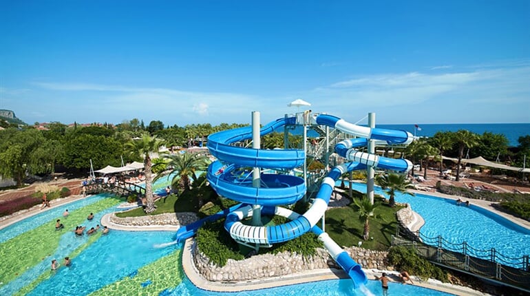 Hotel Limak Limra & Resort: fotografie vybavení exteriérů a interiérů ubytování.