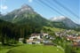 Rakousko - Lech am Arlberg leží uprostřed hor a pastvin