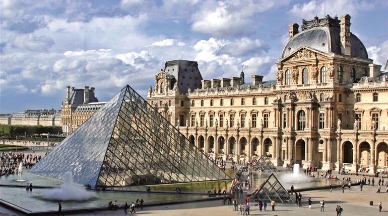 Paříž , Louvre