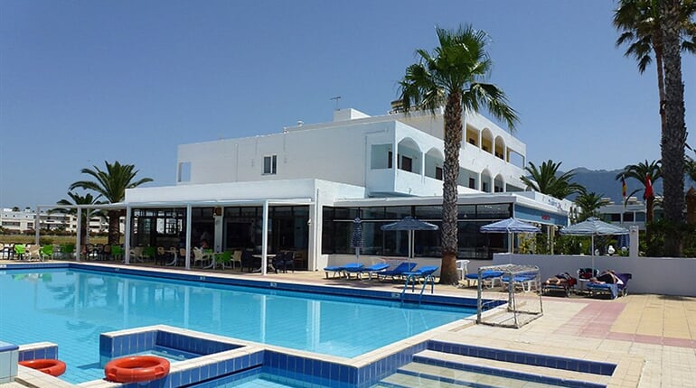 Hotel Tropical Sol: fotografie vybavení exteriérů a interiérů ubytování.