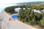 pláž u hotelu Zora + bazén s mořskou vodou (na jaře a na podzim se mořská voda ohřívá)