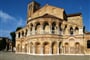 Itálie, Benátky, ostrov Murano, ostrov sklářů, románský kostel Santi Marie e Donato z 12.stol, zaoženýl v 7.století