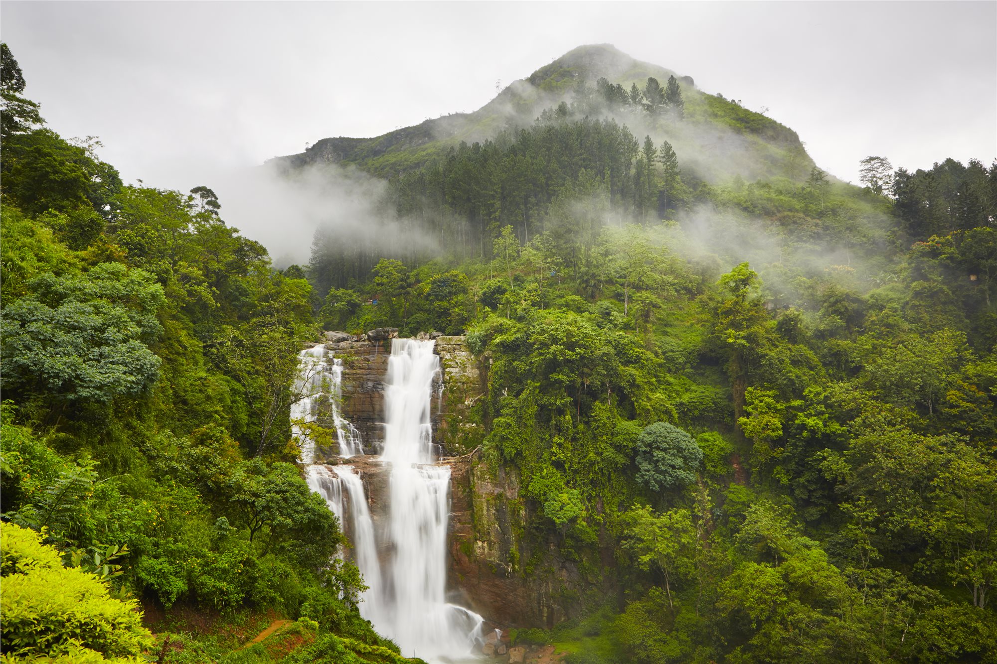 Шри ланка япония. Водопад Рамбода Шри Ланка. Нувара Элия Шри Ланка водопады. Нувара Элия водопад Рамбода. Nuwara Eliya Шри Ланка.