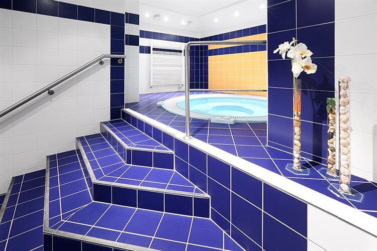 269_jacuzzi2