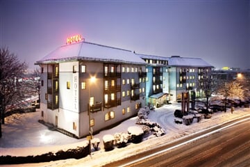 Stubaiské Alpy - Axamer Lizum, hotel **** Alphotel, skipas v ceně / č.2381