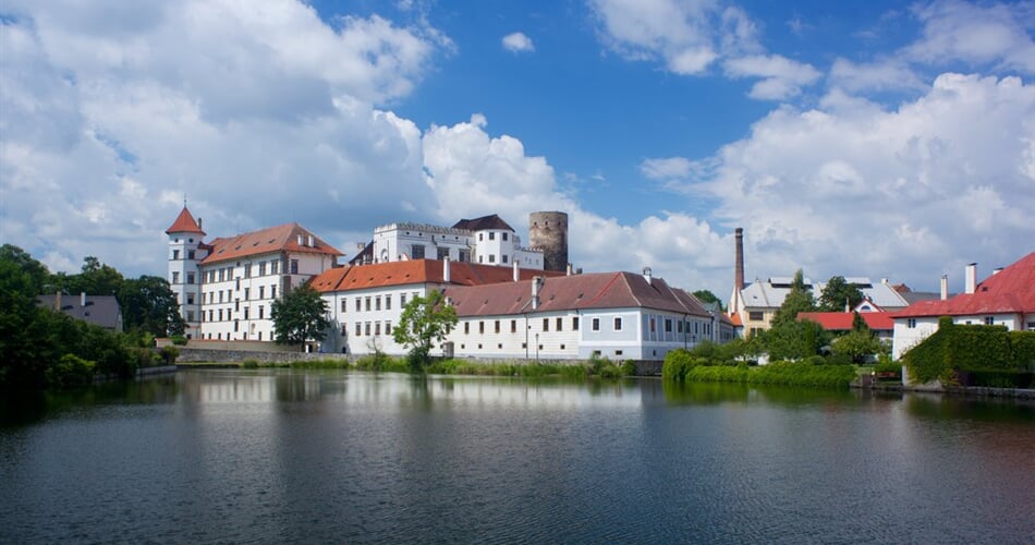 242_zámek-den