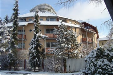 AKCE: Korutany - Goldeck - lux hotel **** Moserhof s bazénem - skipas v ceně / č.2264