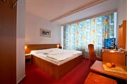 Urán hotel*** 12