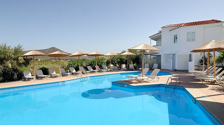 Hotel Elounda Krini: fotografie vybavení exteriérů a interiérů ubytování.