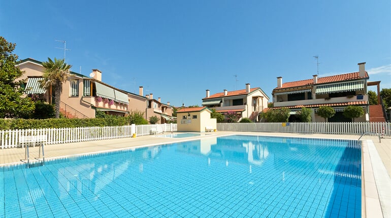 Caorle - Cristina pool 01