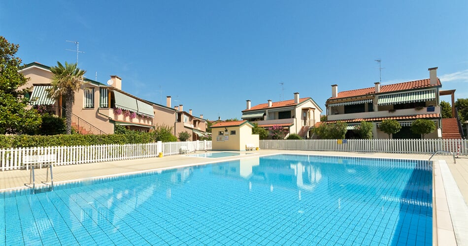 Caorle - Cristina pool 01