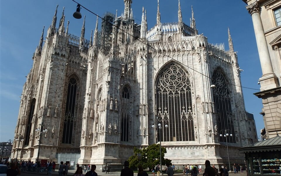 Itálie - Miláno - největší gotická katedrála na světě, 1386-1577, ale úplně dokončena až 1813 na zásah Napoleona (fasáda)