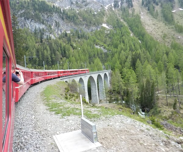 Švýcarské železnice a Rhétská dráha UNESCO 2024