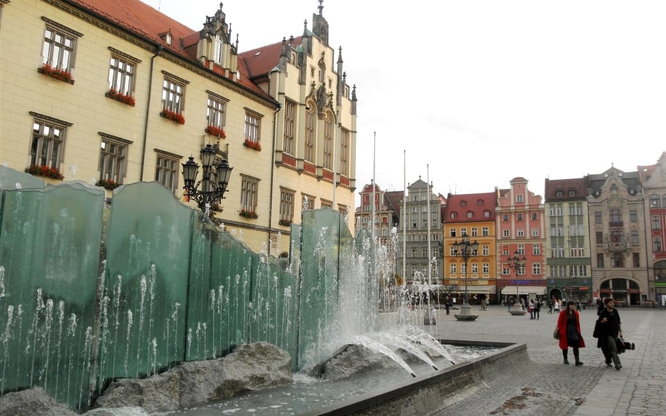 Polsko - Vratislav (Wroclaw), Skleněná fontána neoficiálně nazývaná Pisoár
