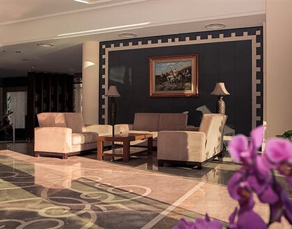 Lancora-Upper-Lobby