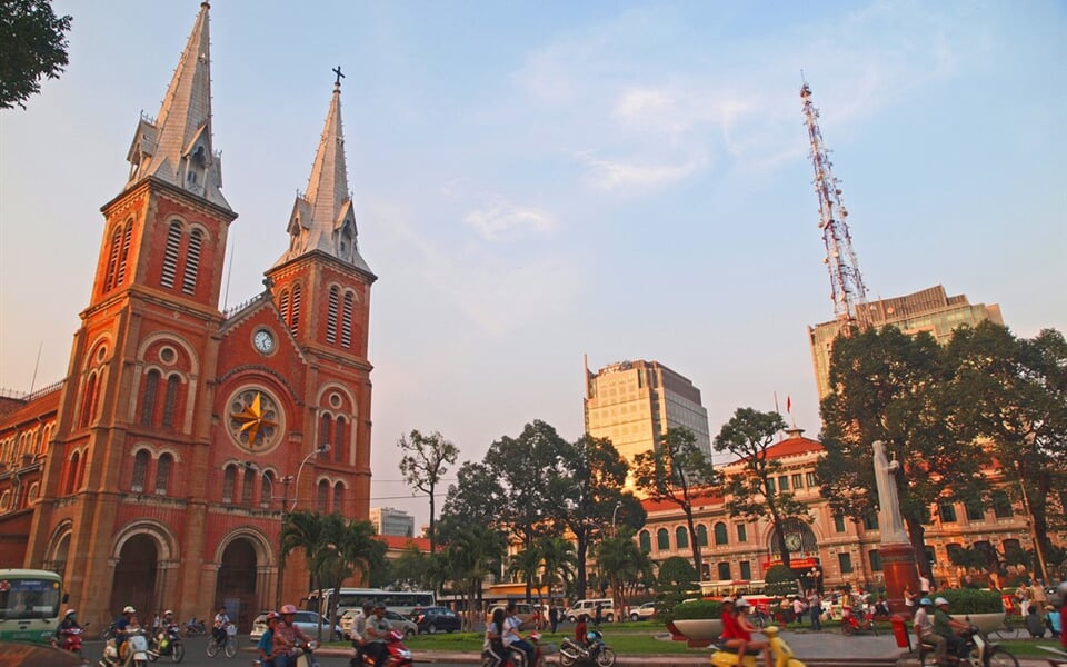 Vietnam - Saigon - katedrála Notre Dame