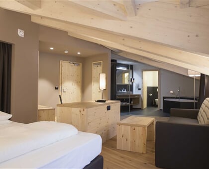 Hotel Monroc, Commezzadura (1)