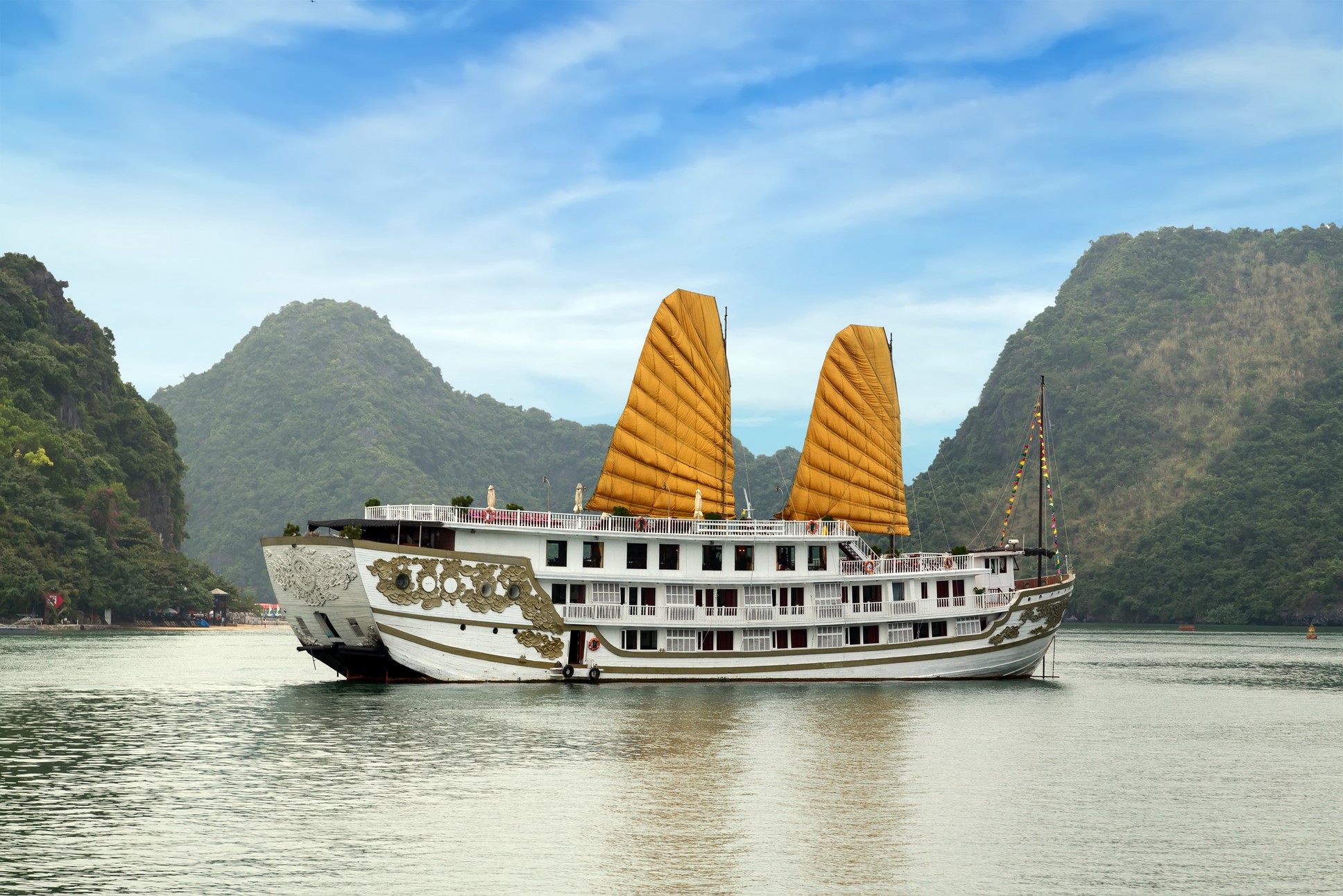 výletní loď v zátoce Ha Long Bay