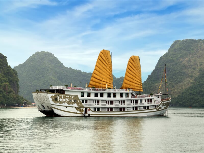 Barevný Vietnam s plavbou v zátoce Ha Long Bay