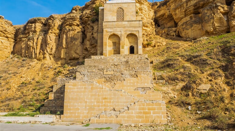 Azerbajdzan_Diri_Baba_mausoleum_50359459
