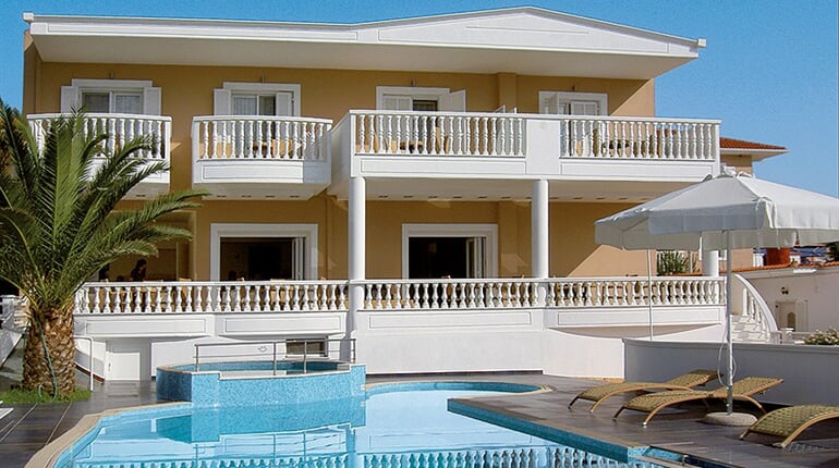 Hotel Antonios: fotografie vybavení exteriérů a interiérů ubytování.