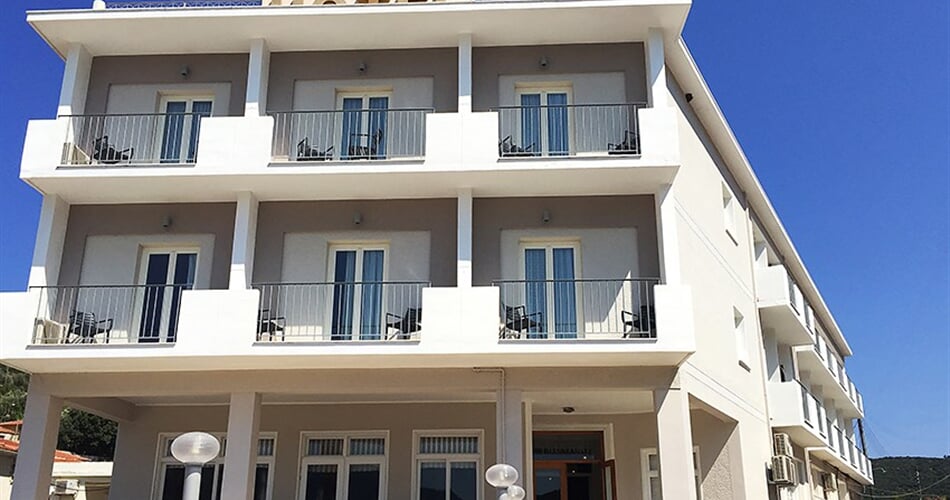 Hotel Mentor: fotografie vybavení exteriérů a interiérů ubytování.