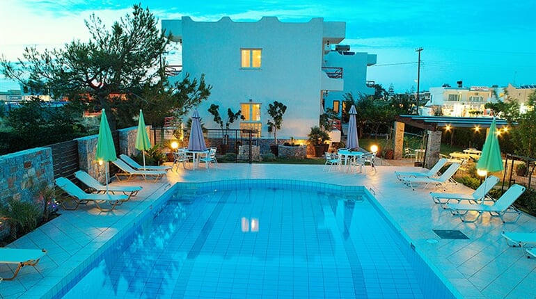 Hotel Altis: fotografie vybavení exteriérů a interiérů ubytování.