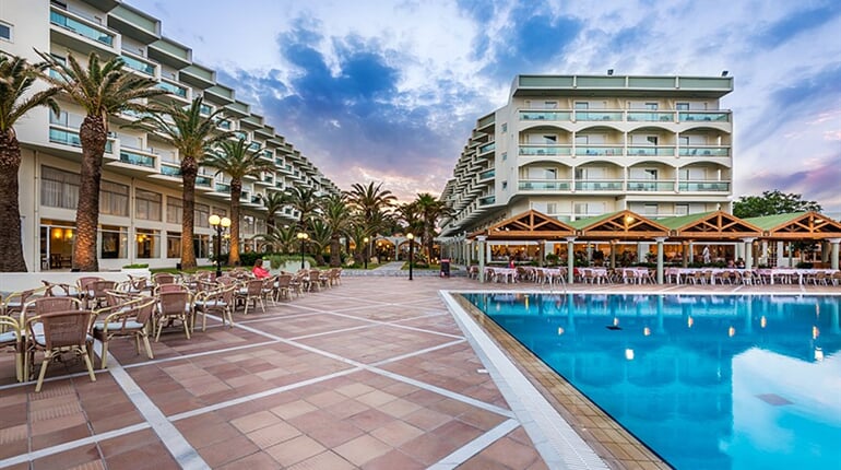 Hotel Apollo Beach: fotografie vybavení exteriérů a interiérů ubytování.