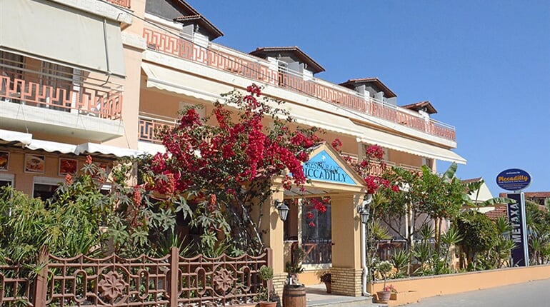 Aparthotel Piccadilly: fotografie vybavení exteriérů a interiérů ubytování.