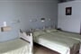 Hotel Logan´s Beach: fotografie vybavení exteriérů a interiérů ubytování.