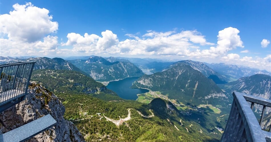 Rakousko - jezero Hallstatt, pohled z Dachsteinu