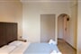 Hotel Kamari Blu Boutique: fotografie vybavení exteriérů a interiérů ubytování.