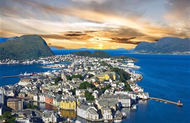 Skandinávské Metropole A Norské Fjordy
