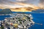 Norsko - město Alesund, panoramatický pohled na norské fjordy