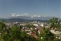 Slovinsko - Lublaň - za hezkého počasí je z hradu vidět Julské Alpy