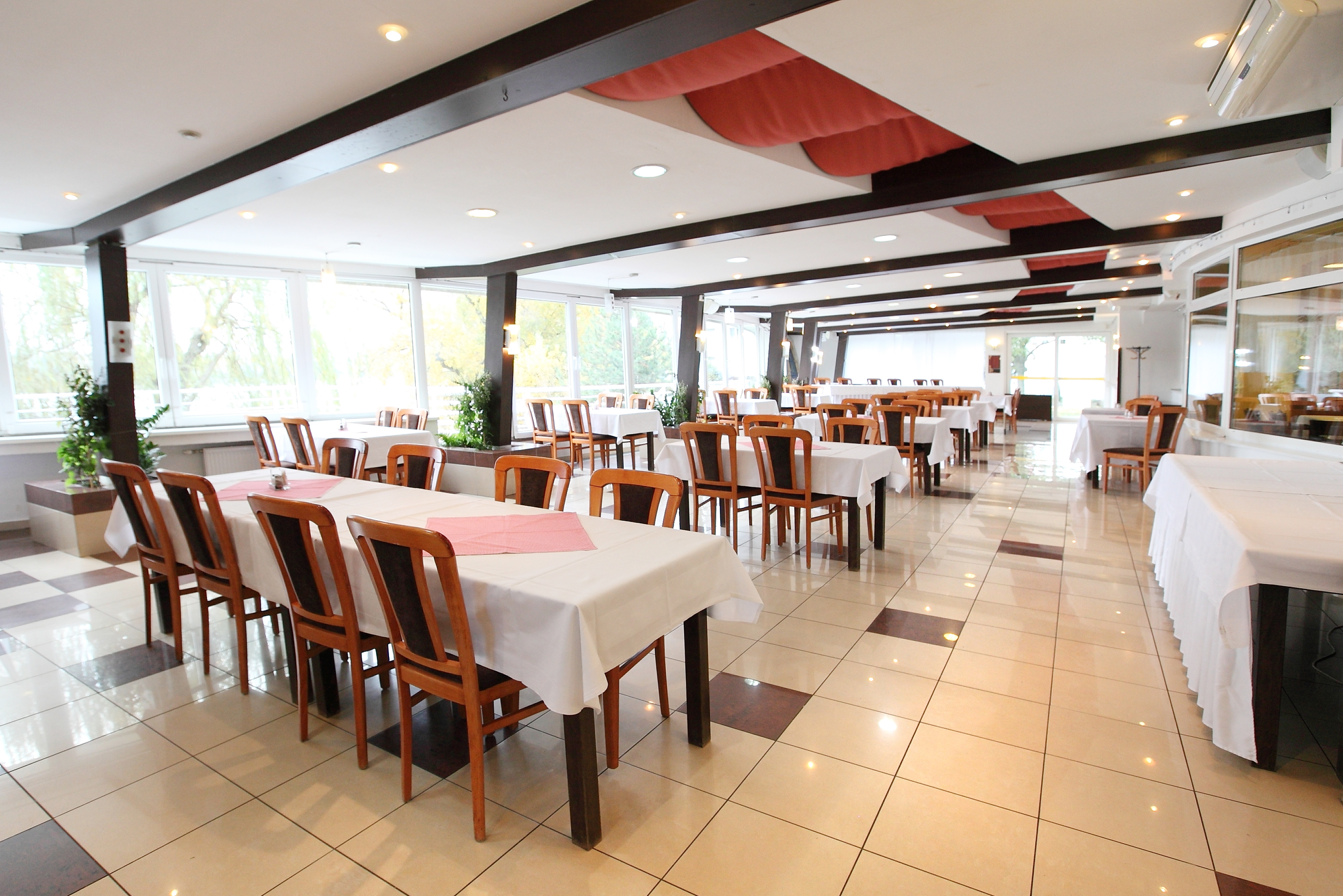 Senec - Hotel Zátoka, Týden na jezerech - 7 nocí ...