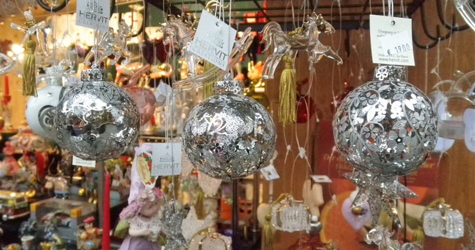 Rakousko -  Vídeň_ adventní trhy na Freyungplatz