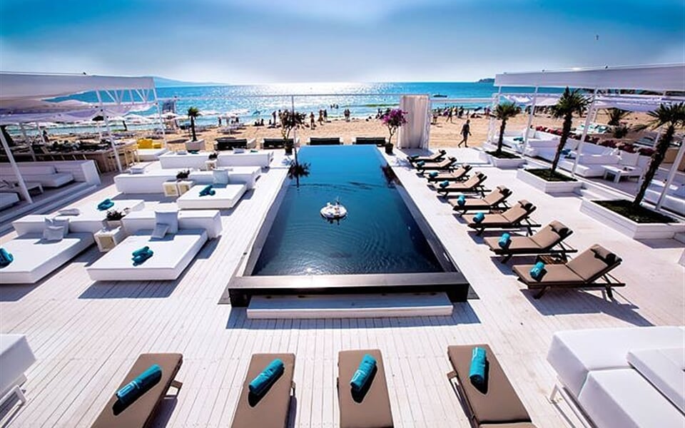 03_Bedroom Beach Club