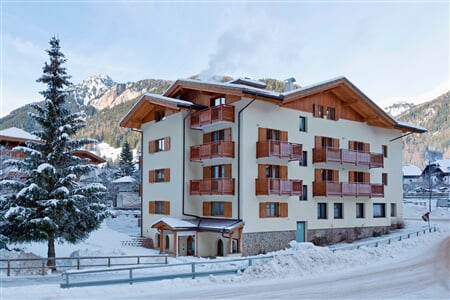 Hotel Sellaronda a Depandance Serenella *** - Campitello di Fassa