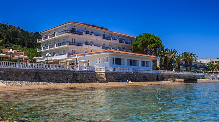 Hotel Chryssi Akti: fotografie vybavení exteriérů a interiérů ubytování.