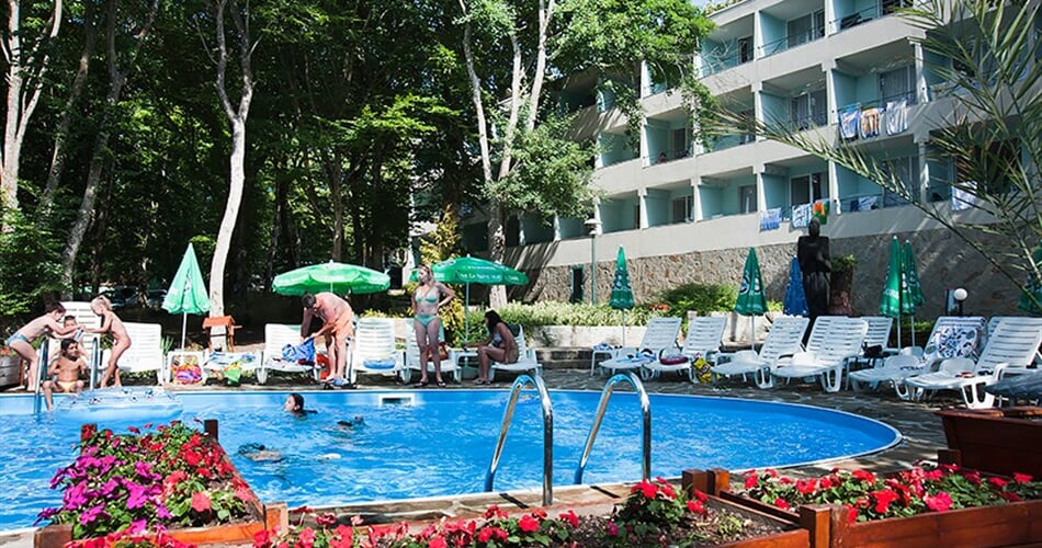 Hotel Ariana: fotografie vybavení exteriérů a interiérů ubytování.