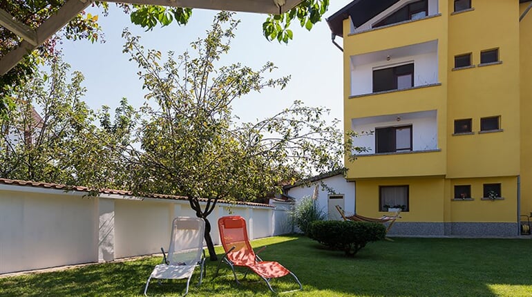 Penzion Villa Reni: fotografie vybavení exteriérů a interiérů ubytování.