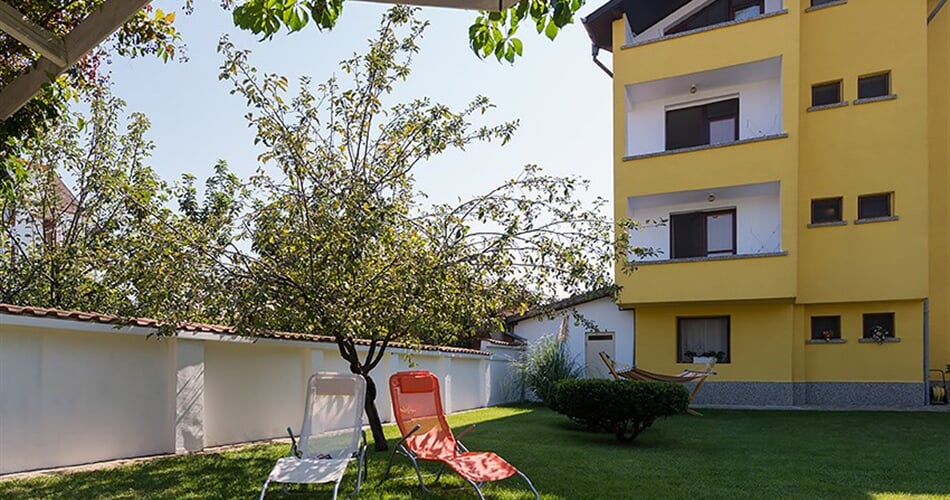 Penzion Villa Reni: fotografie vybavení exteriérů a interiérů ubytování.