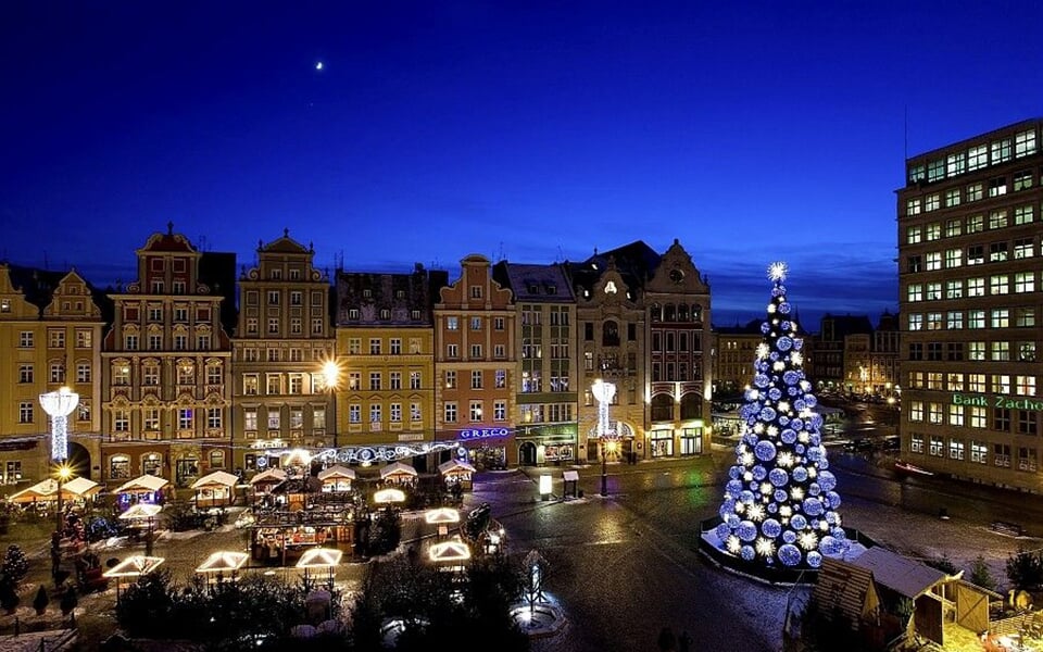 polsko - wroclaw - adventni - trhy - vanocni - strom - uprava